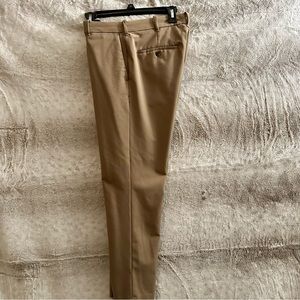 Men’s Van Heusen Flex Straight-Fit, No-Iron Khaki Dress Pants, EUC, 30 x 30
